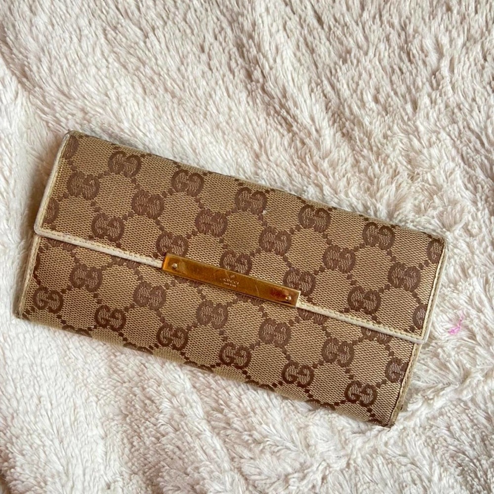 Authentic Gucci Continental Wallet in Beige and White